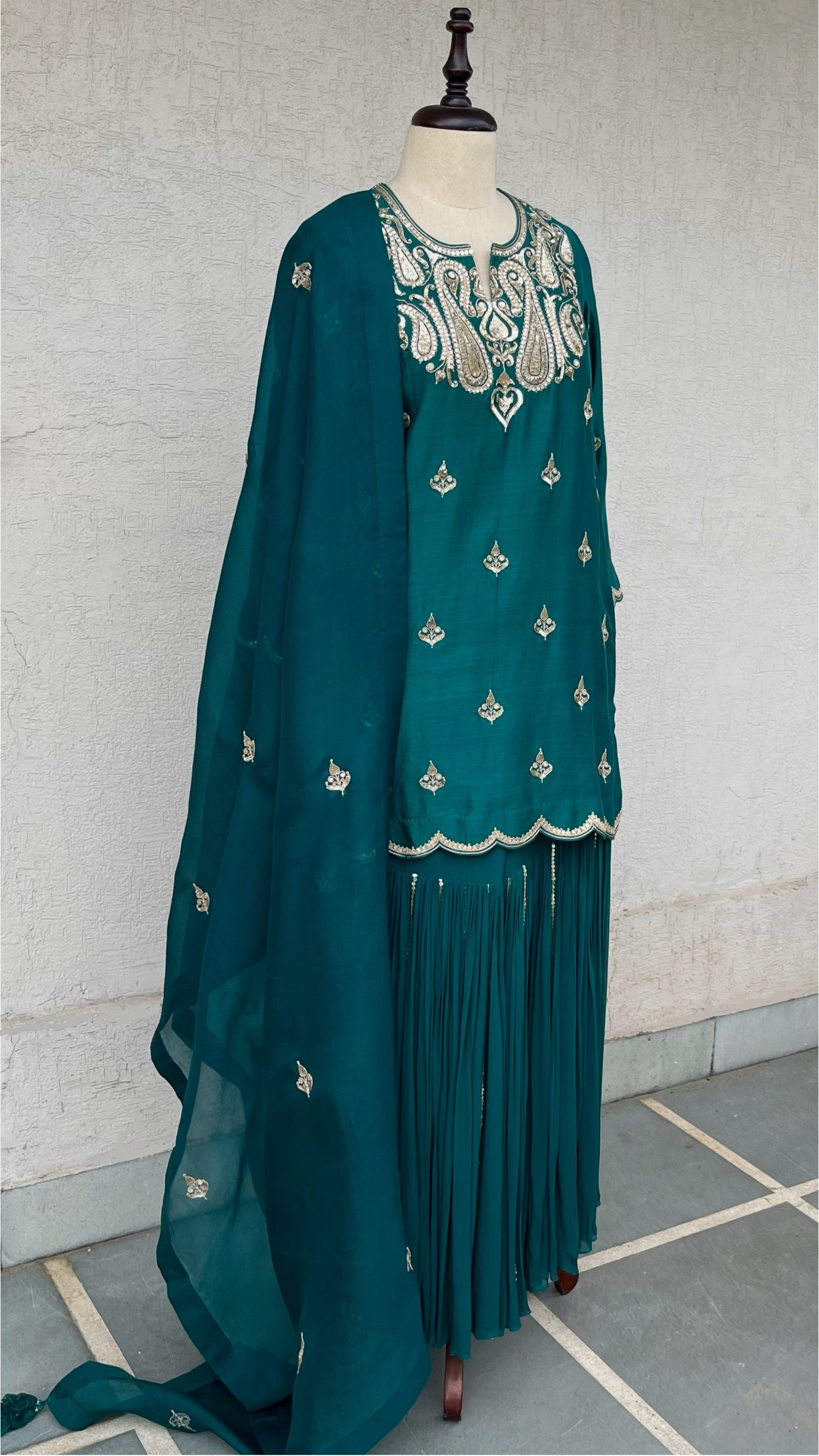 BOTTLE GREEN KURTA AND GHARARA SET