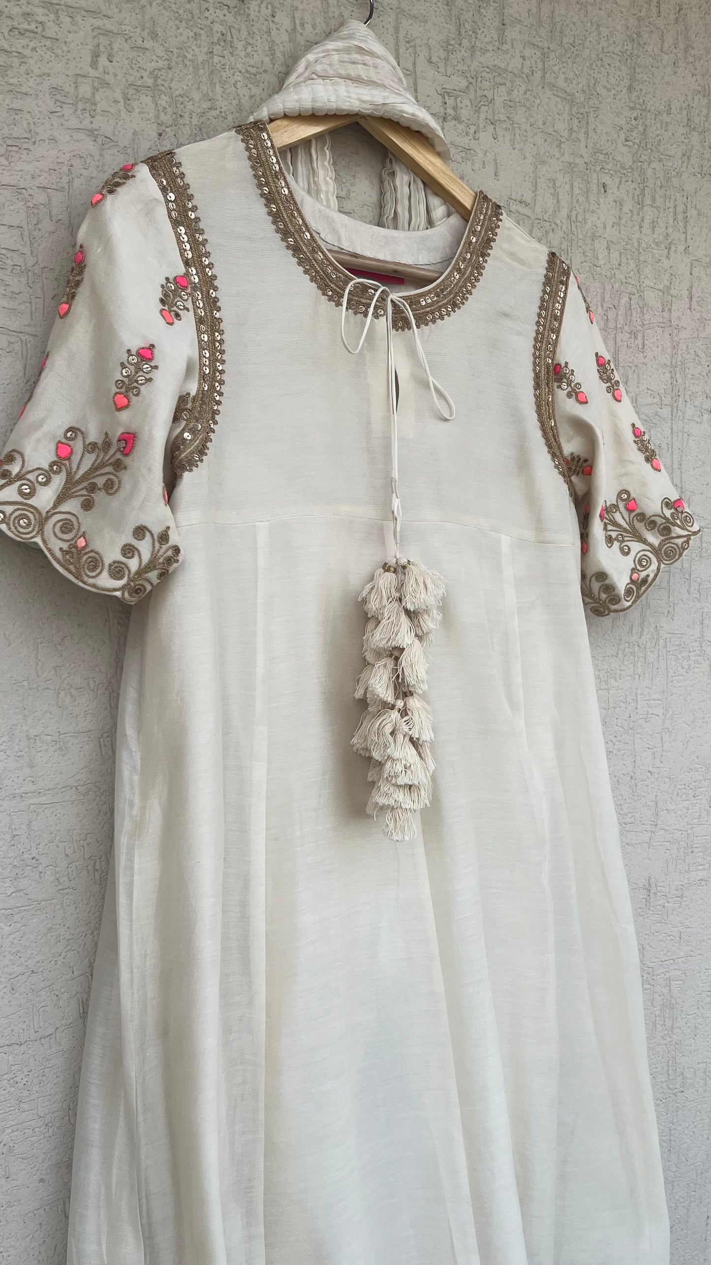 OFF-WHITE A-LINE KURTA, PANTS & DUPATTA SET