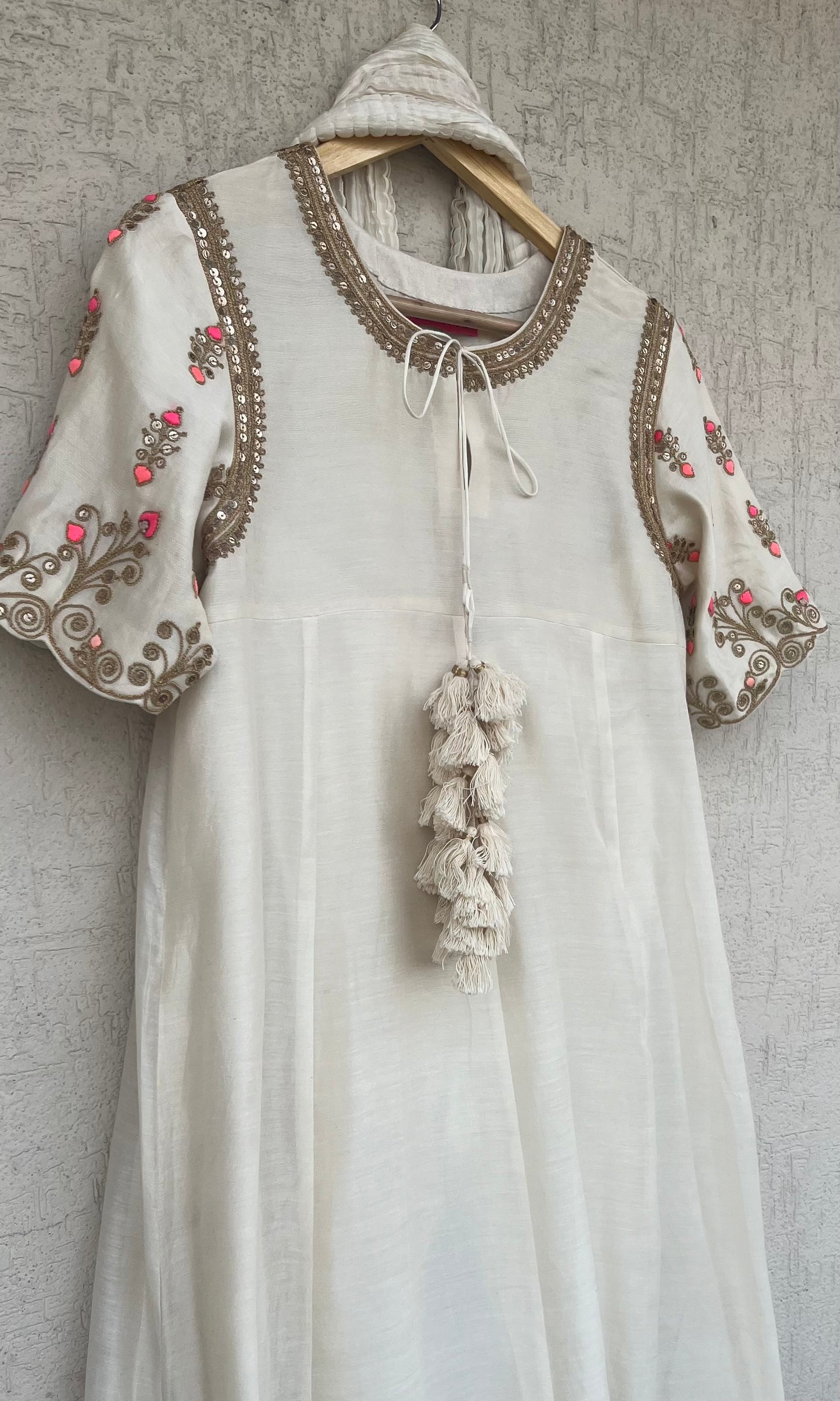 OFF-WHITE A-LINE KURTA, PANTS & DUPATTA SET