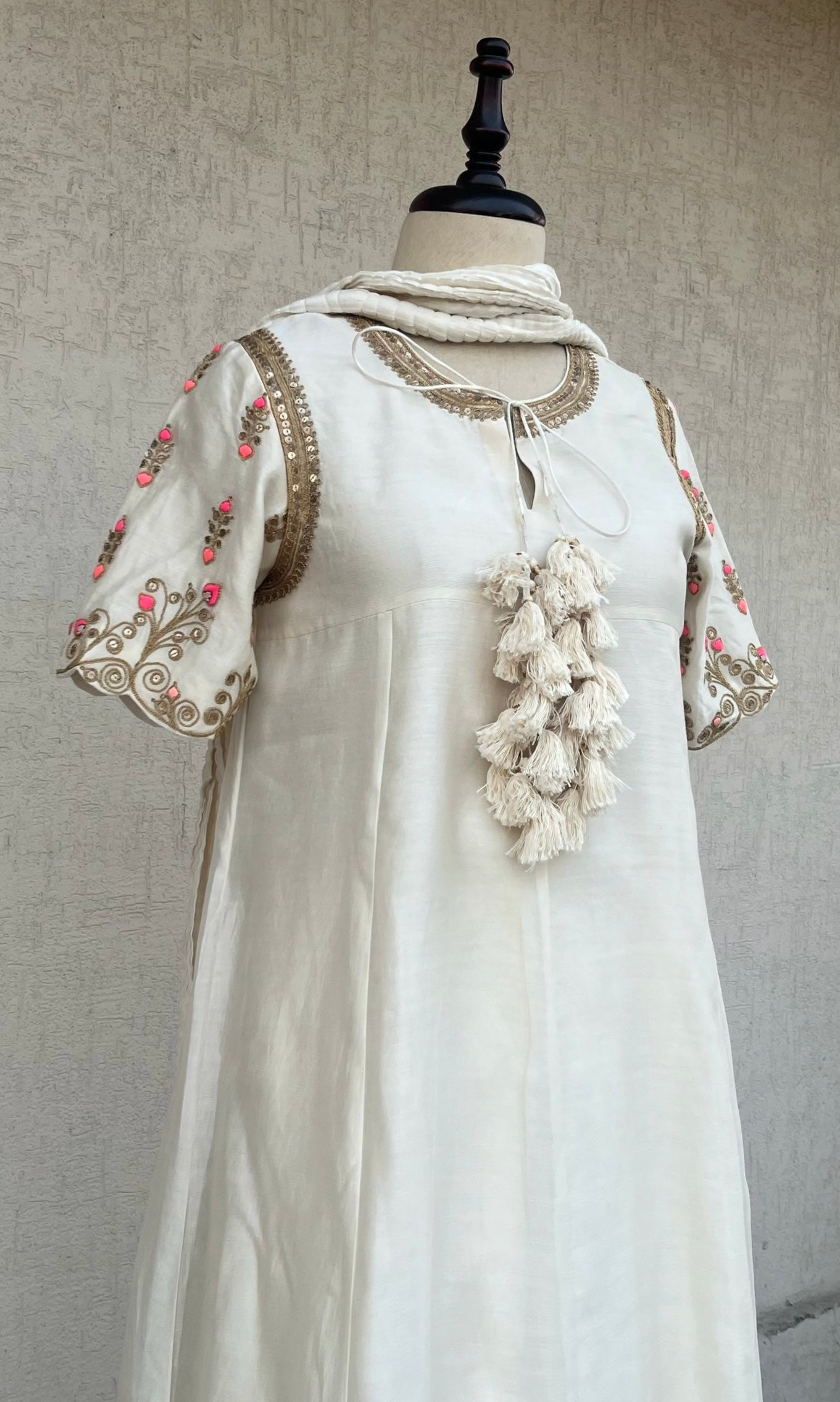 OFF-WHITE A-LINE KURTA, PANTS & DUPATTA SET