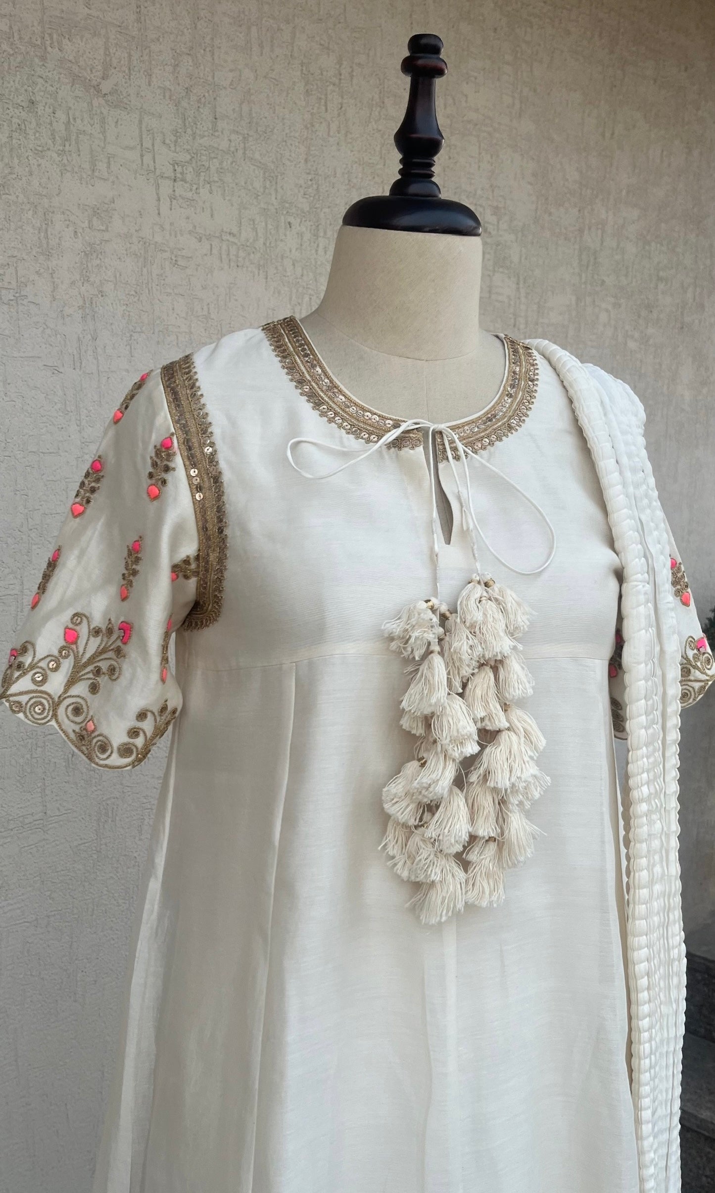 OFF-WHITE A-LINE KURTA, PANTS & DUPATTA SET