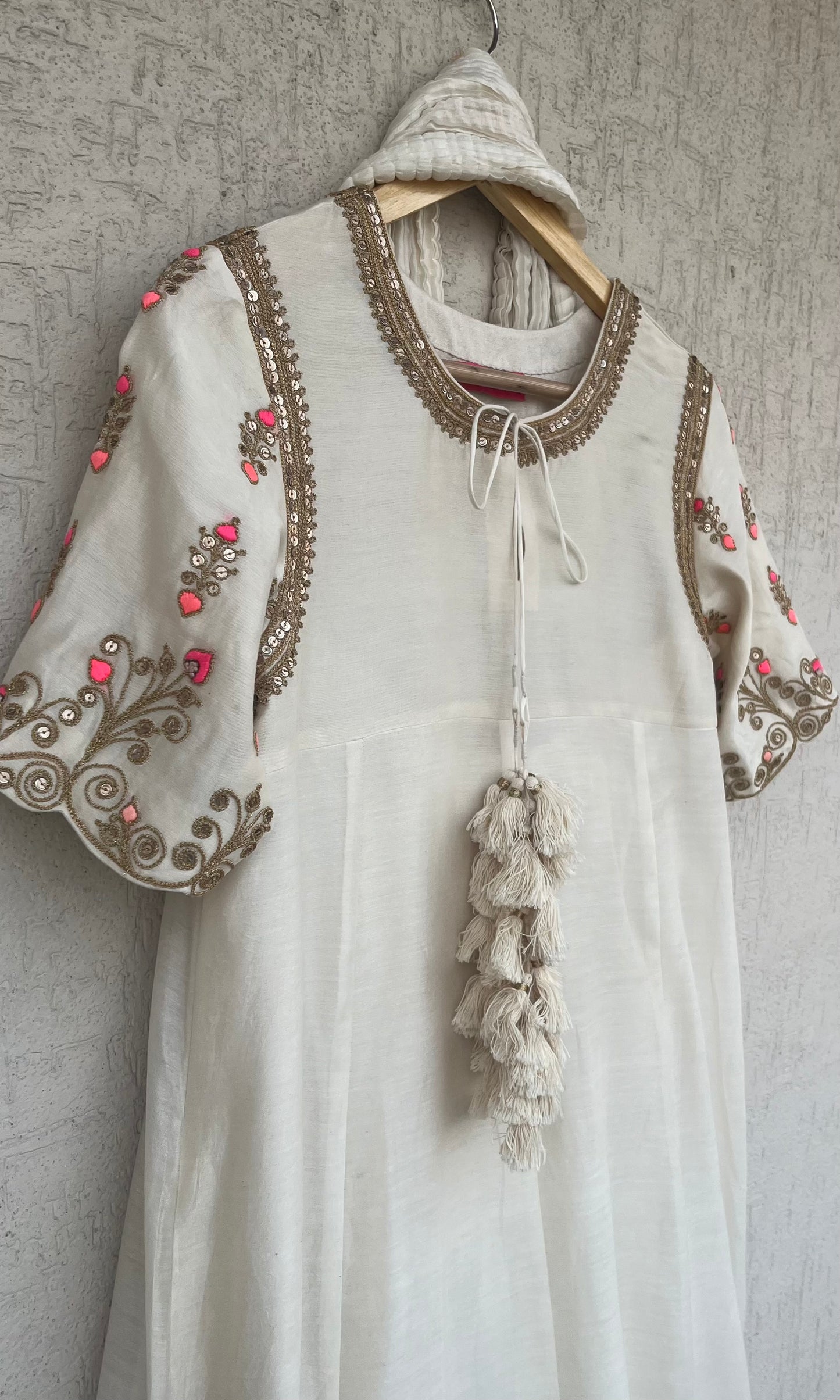 OFF-WHITE A-LINE KURTA, PANTS & DUPATTA SET