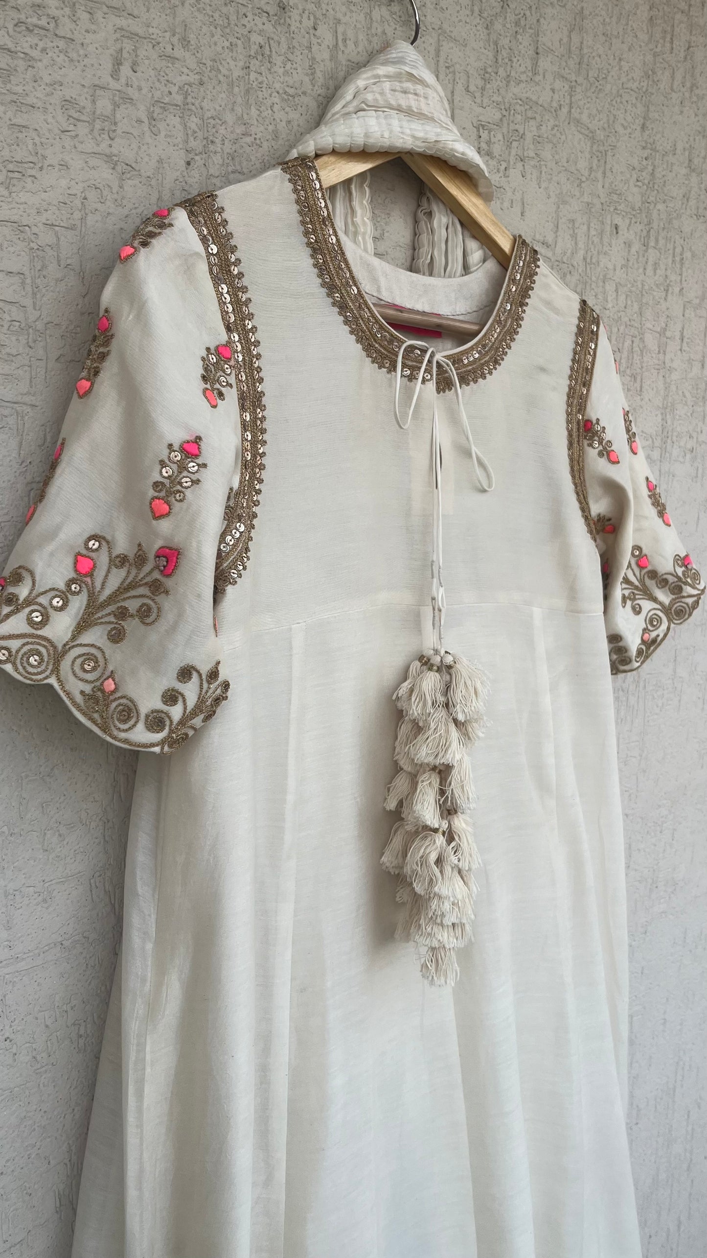OFF-WHITE A-LINE KURTA, PANTS & DUPATTA SET