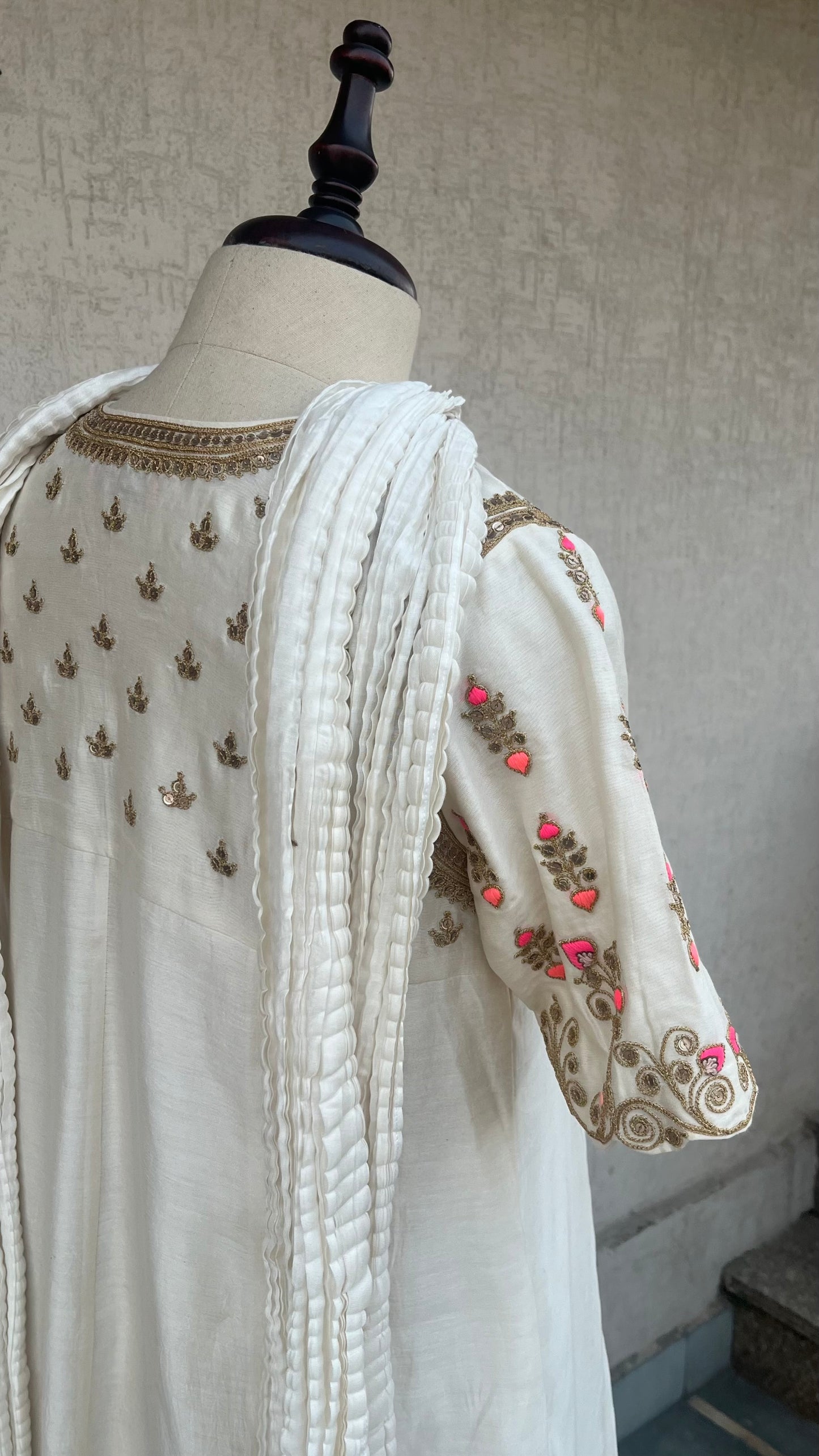 OFF-WHITE A-LINE KURTA, PANTS & DUPATTA SET