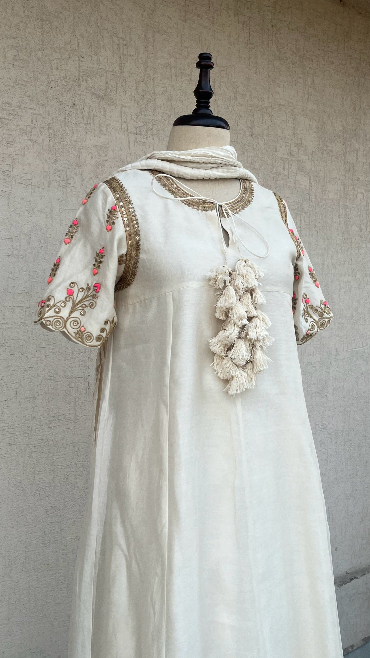 OFF-WHITE A-LINE KURTA, PANTS & DUPATTA SET