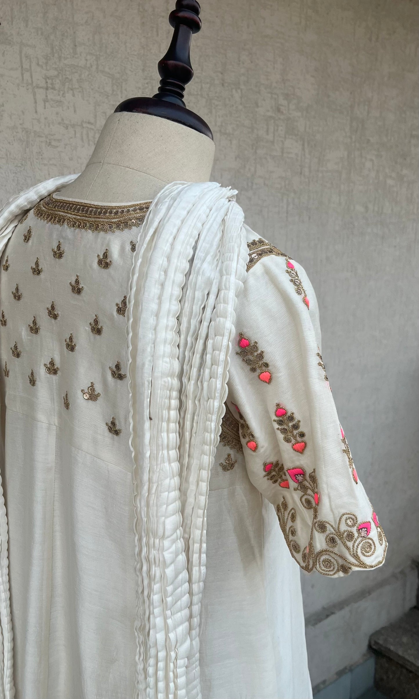 OFF-WHITE A-LINE KURTA, PANTS & DUPATTA SET