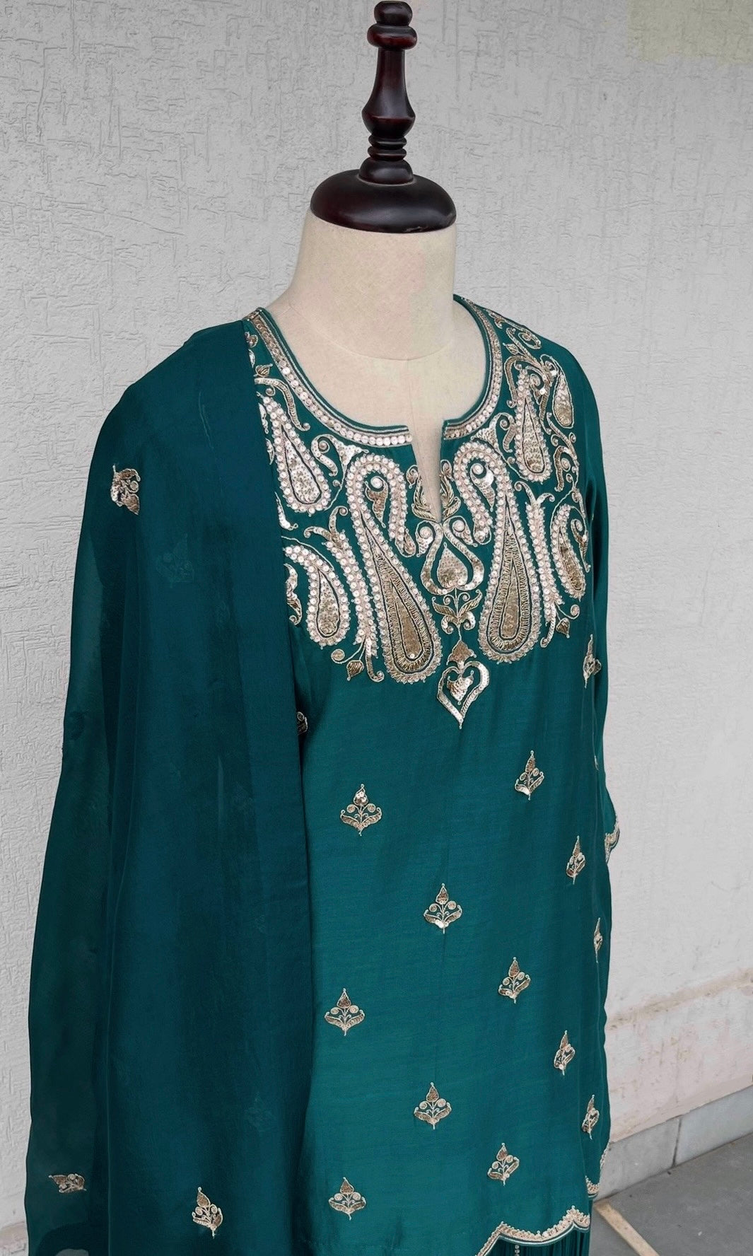 BOTTLE GREEN KURTA AND GHARARA SET