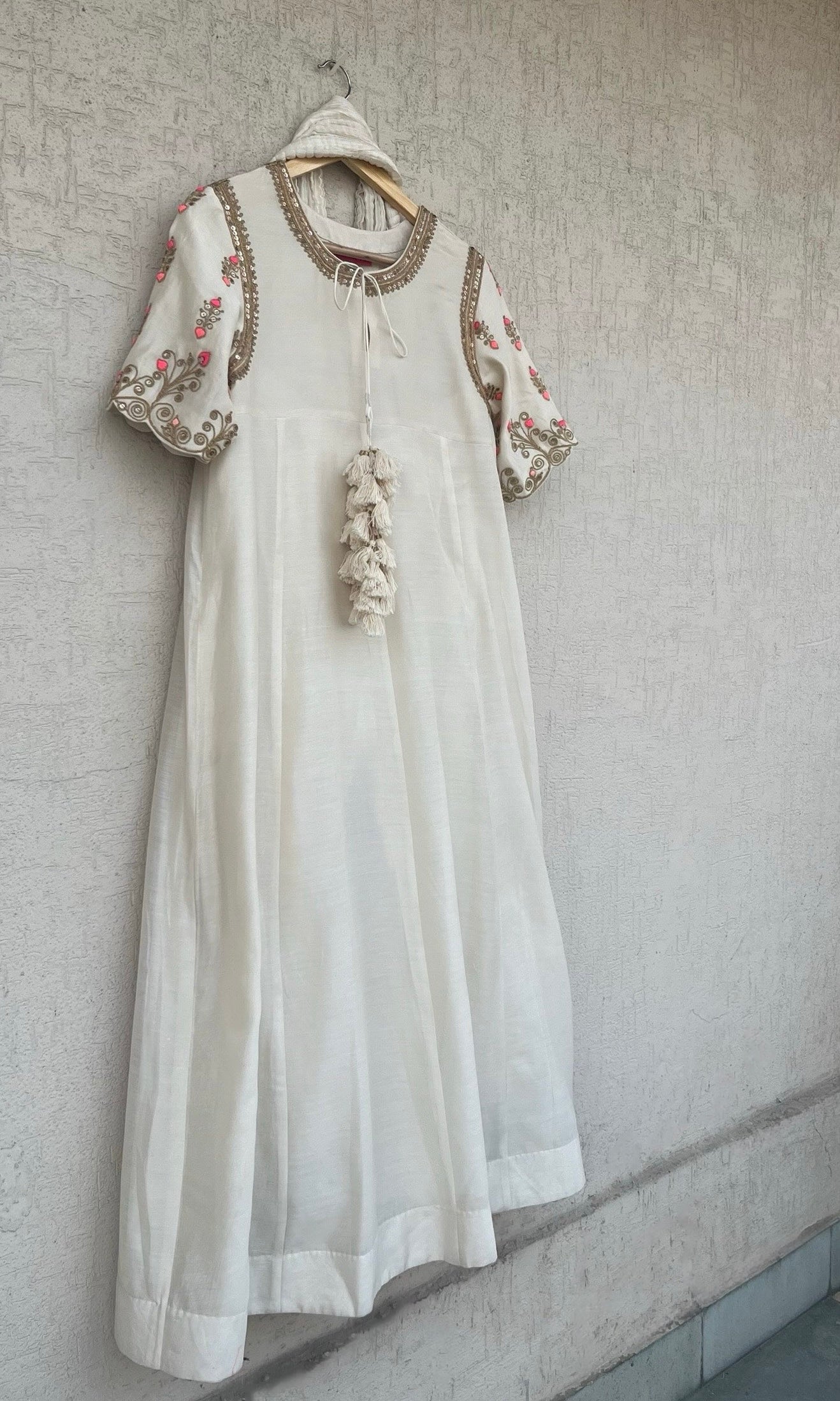 OFF-WHITE A-LINE KURTA, PANTS & DUPATTA SET
