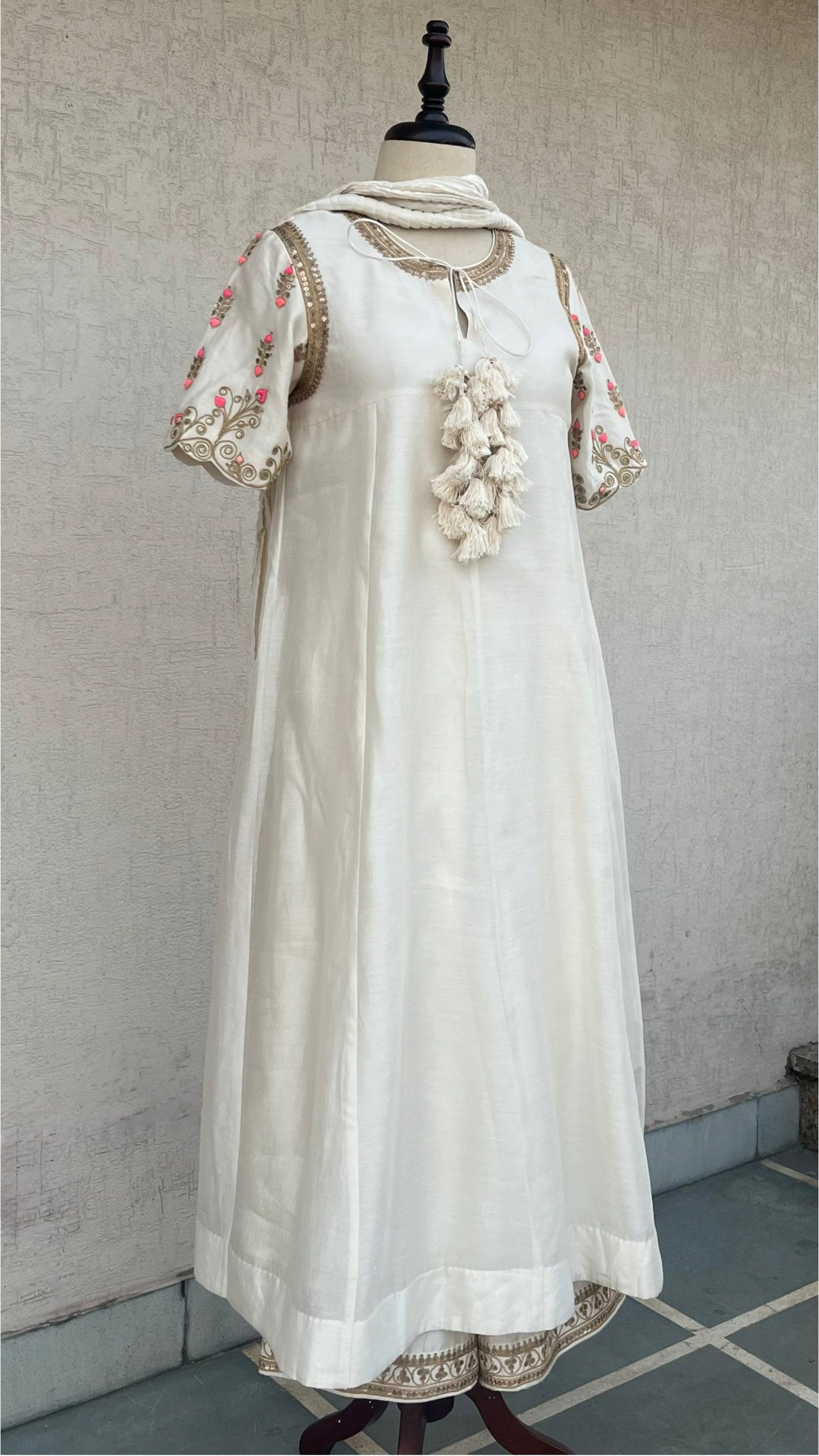 OFF-WHITE A-LINE KURTA, PANTS & DUPATTA SET