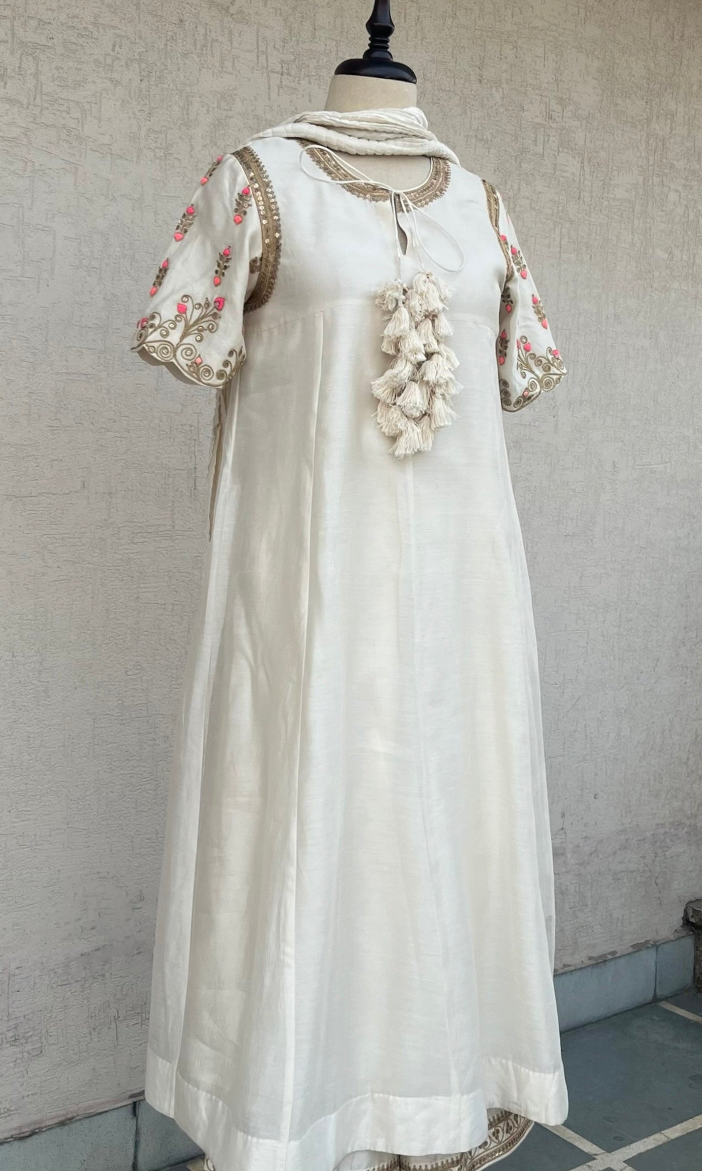 OFF-WHITE A-LINE KURTA, PANTS & DUPATTA SET