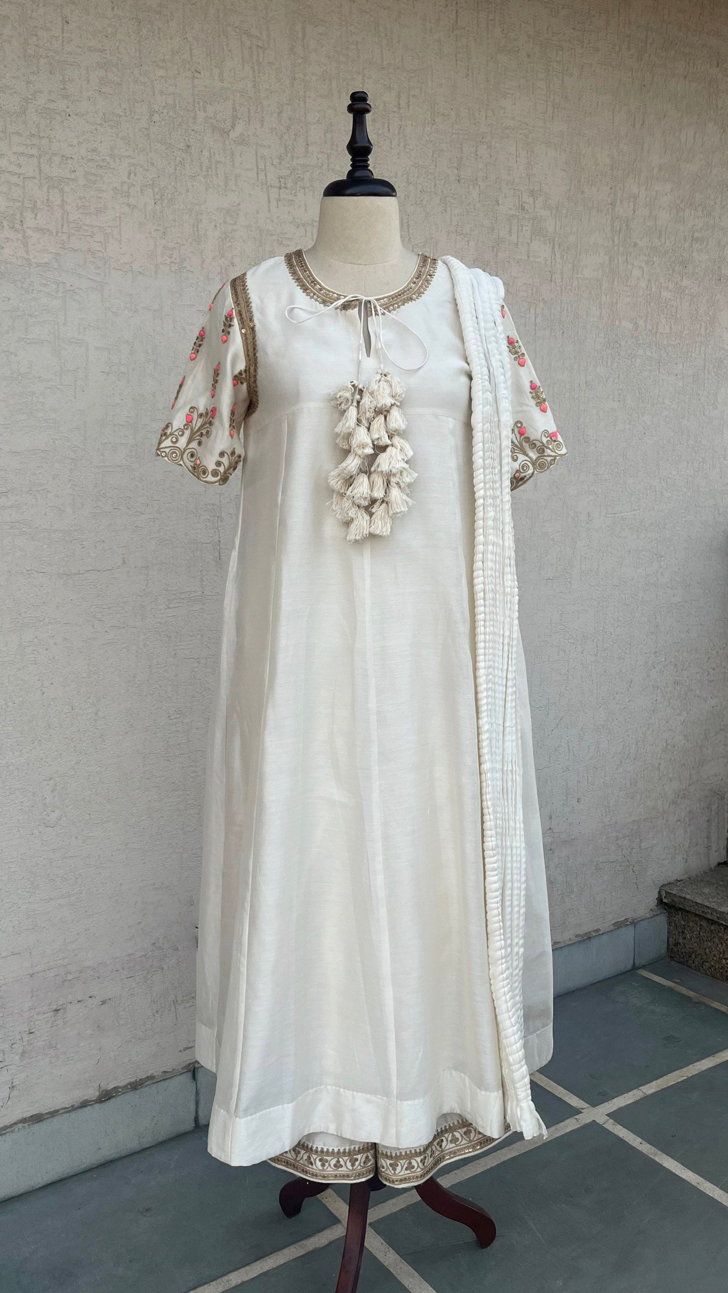OFF-WHITE A-LINE KURTA, PANTS & DUPATTA SET