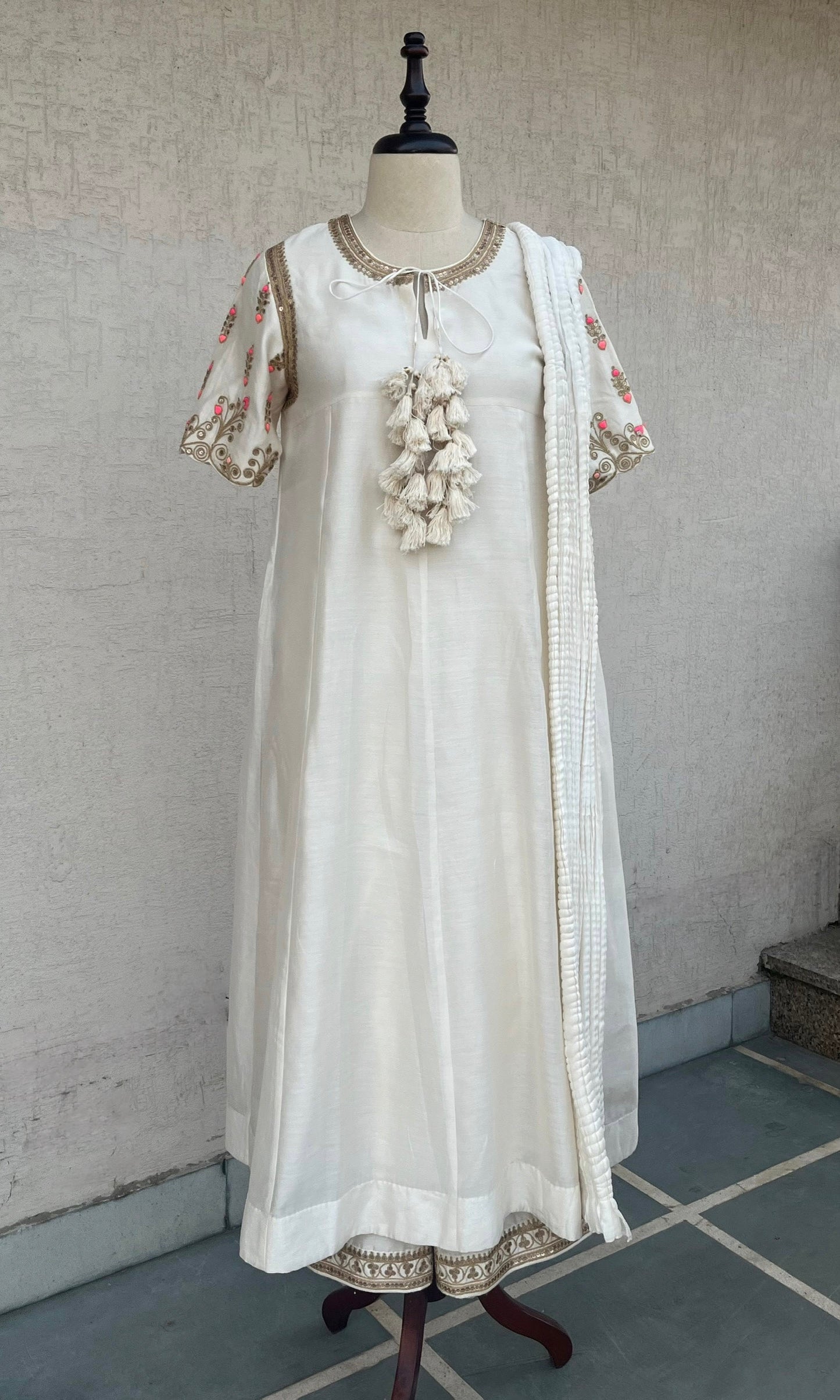 OFF-WHITE A-LINE KURTA, PANTS & DUPATTA SET