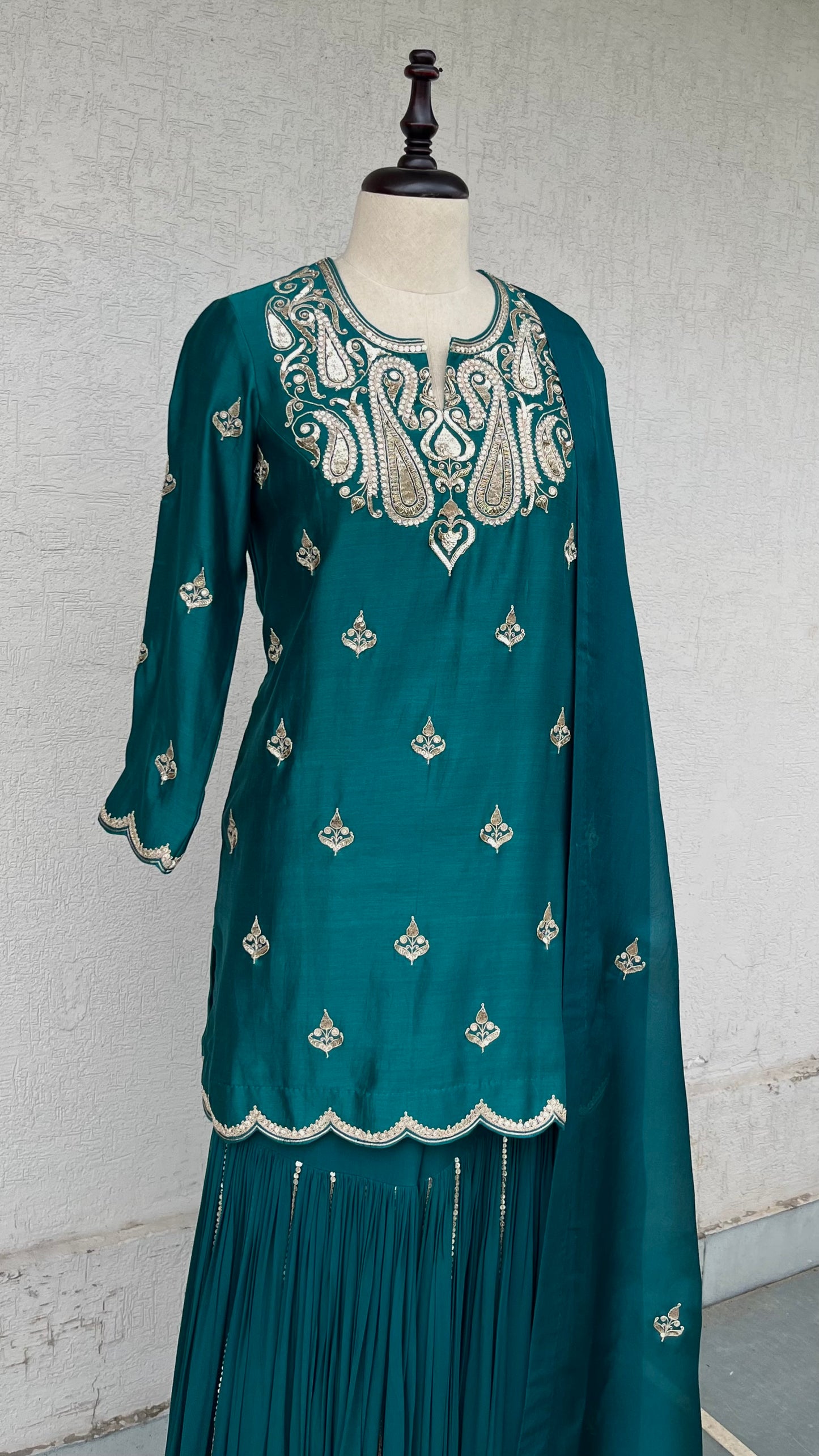 BOTTLE GREEN KURTA AND GHARARA SET