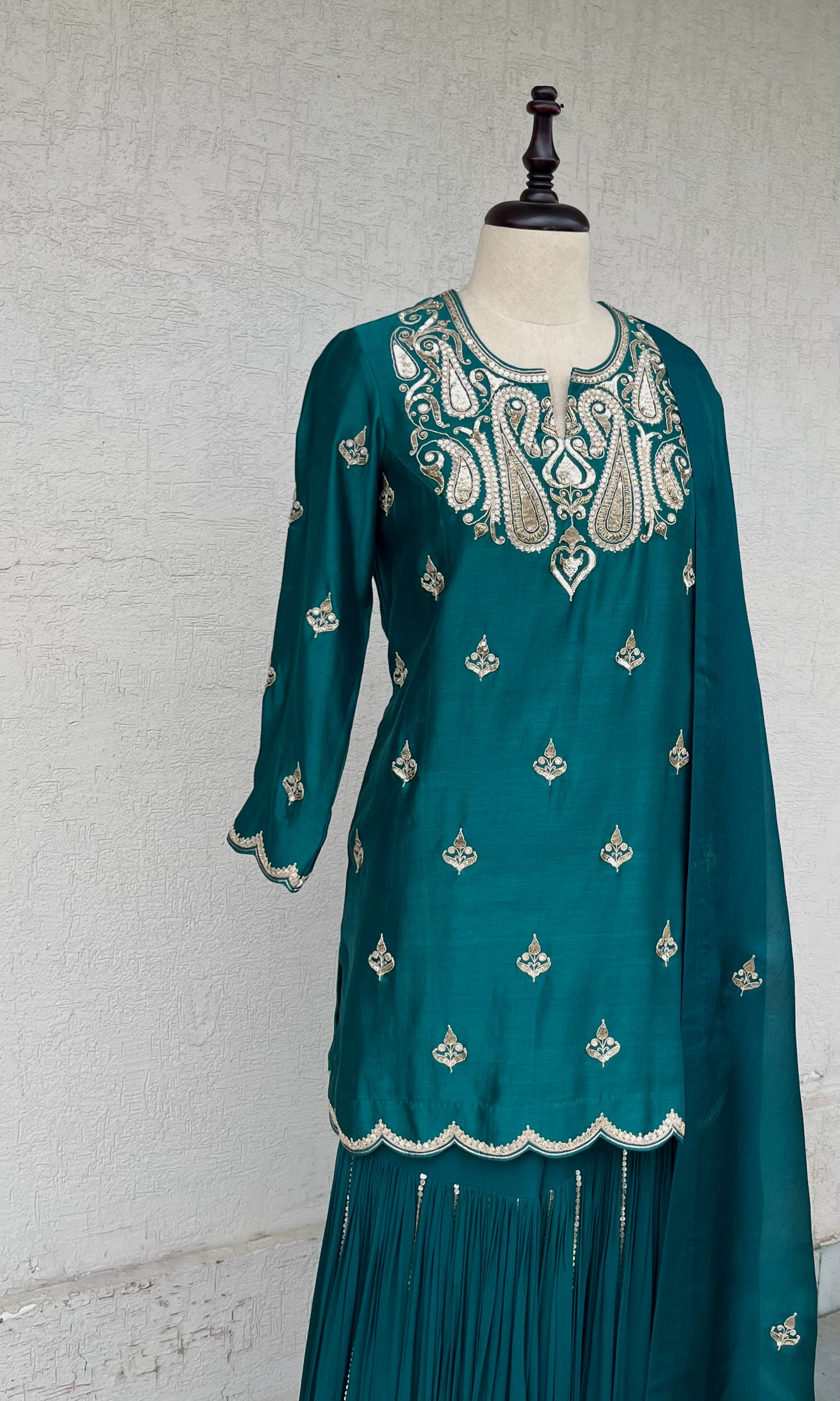 BOTTLE GREEN KURTA AND GHARARA SET