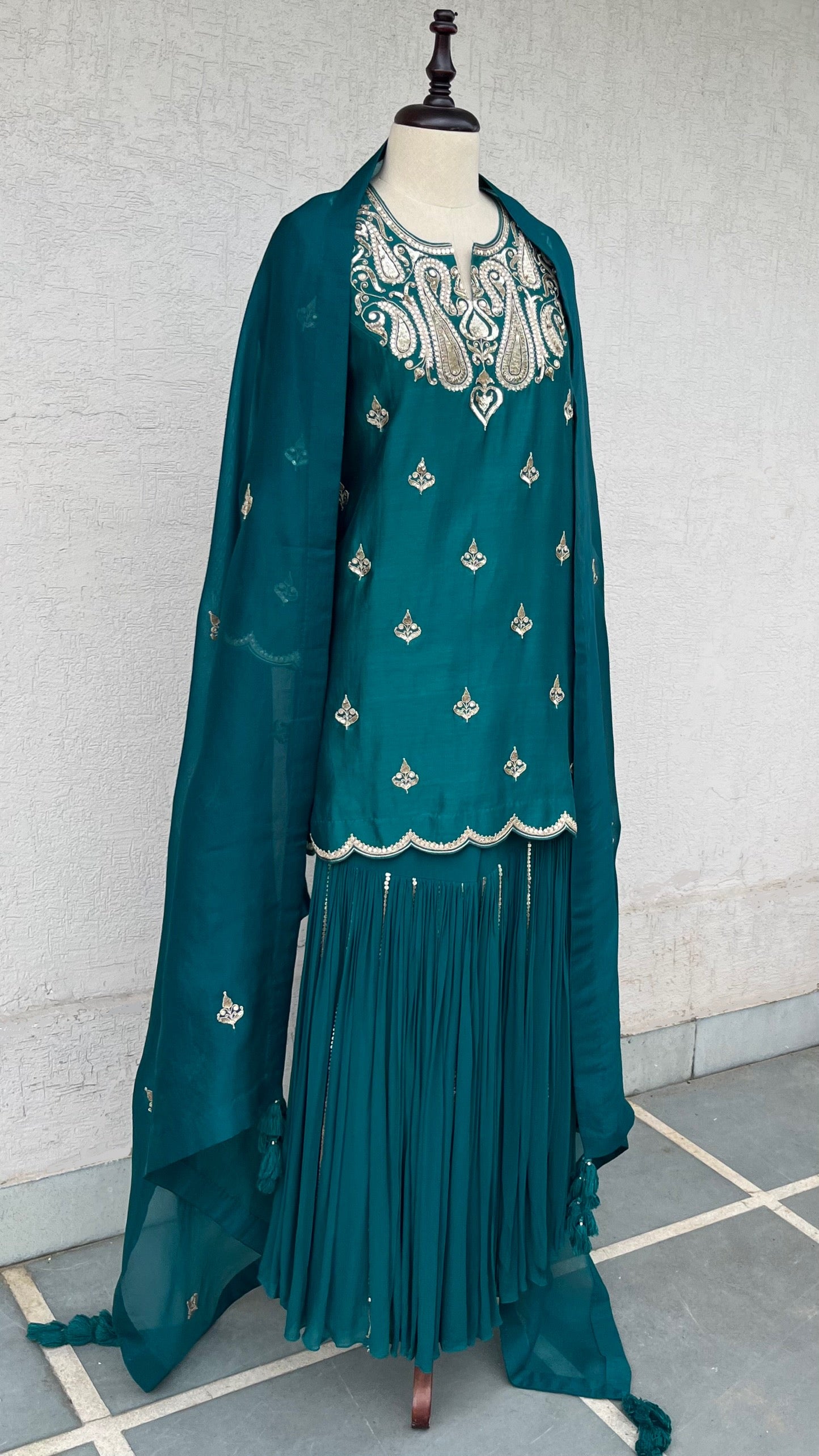 BOTTLE GREEN KURTA AND GHARARA SET