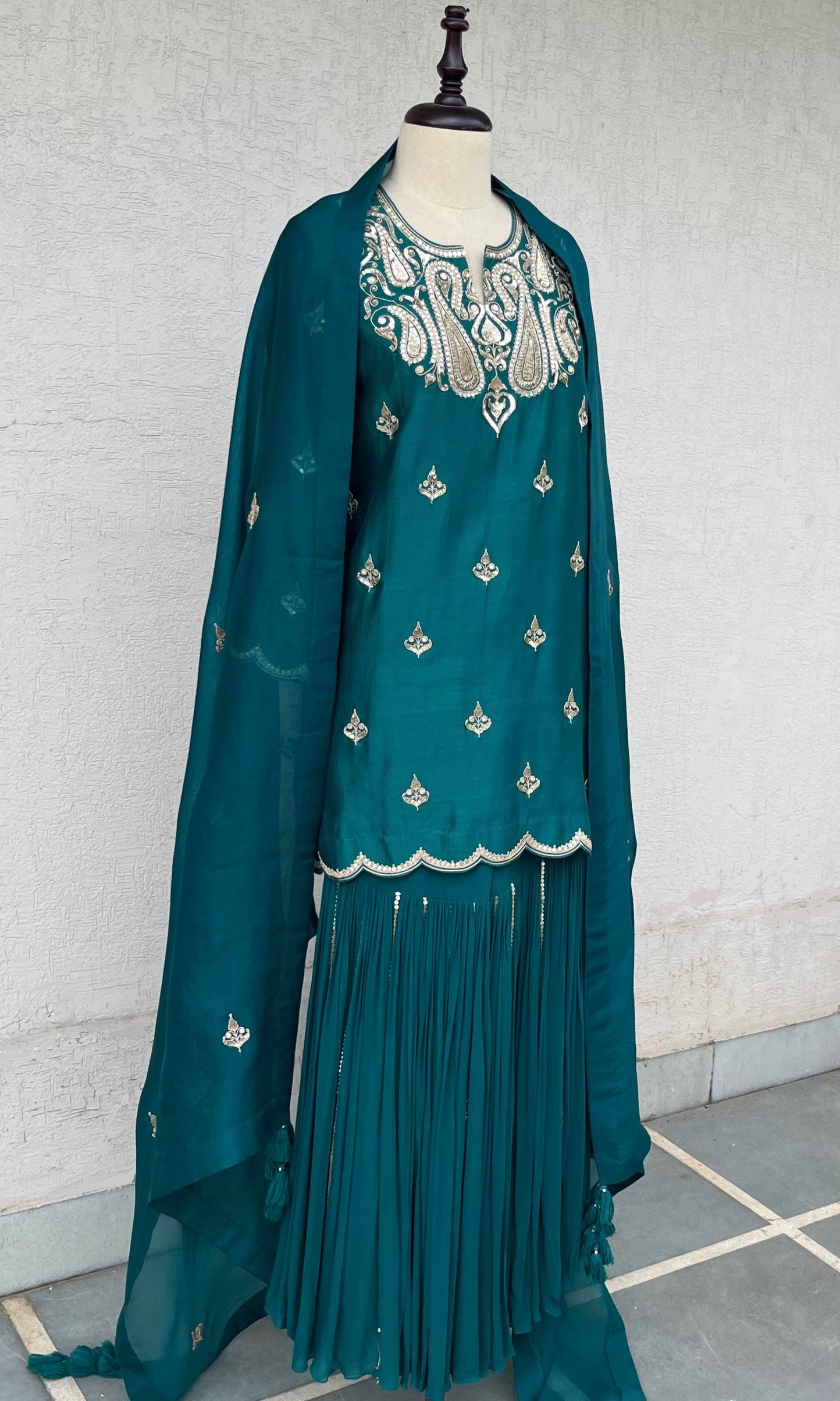 BOTTLE GREEN KURTA AND GHARARA SET