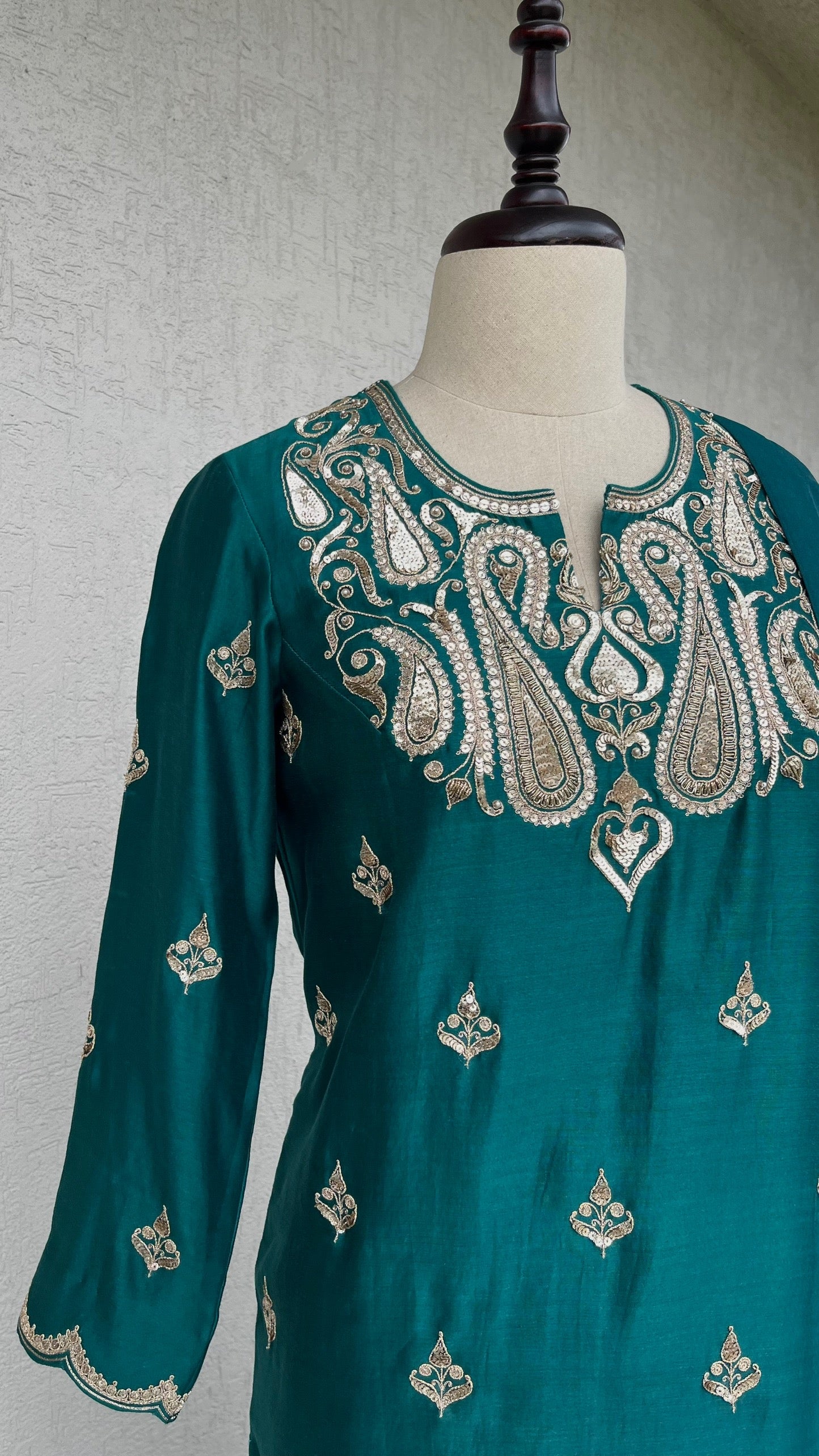 BOTTLE GREEN KURTA AND GHARARA SET