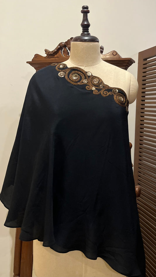 BLACK ONE SHOULDER CAPE