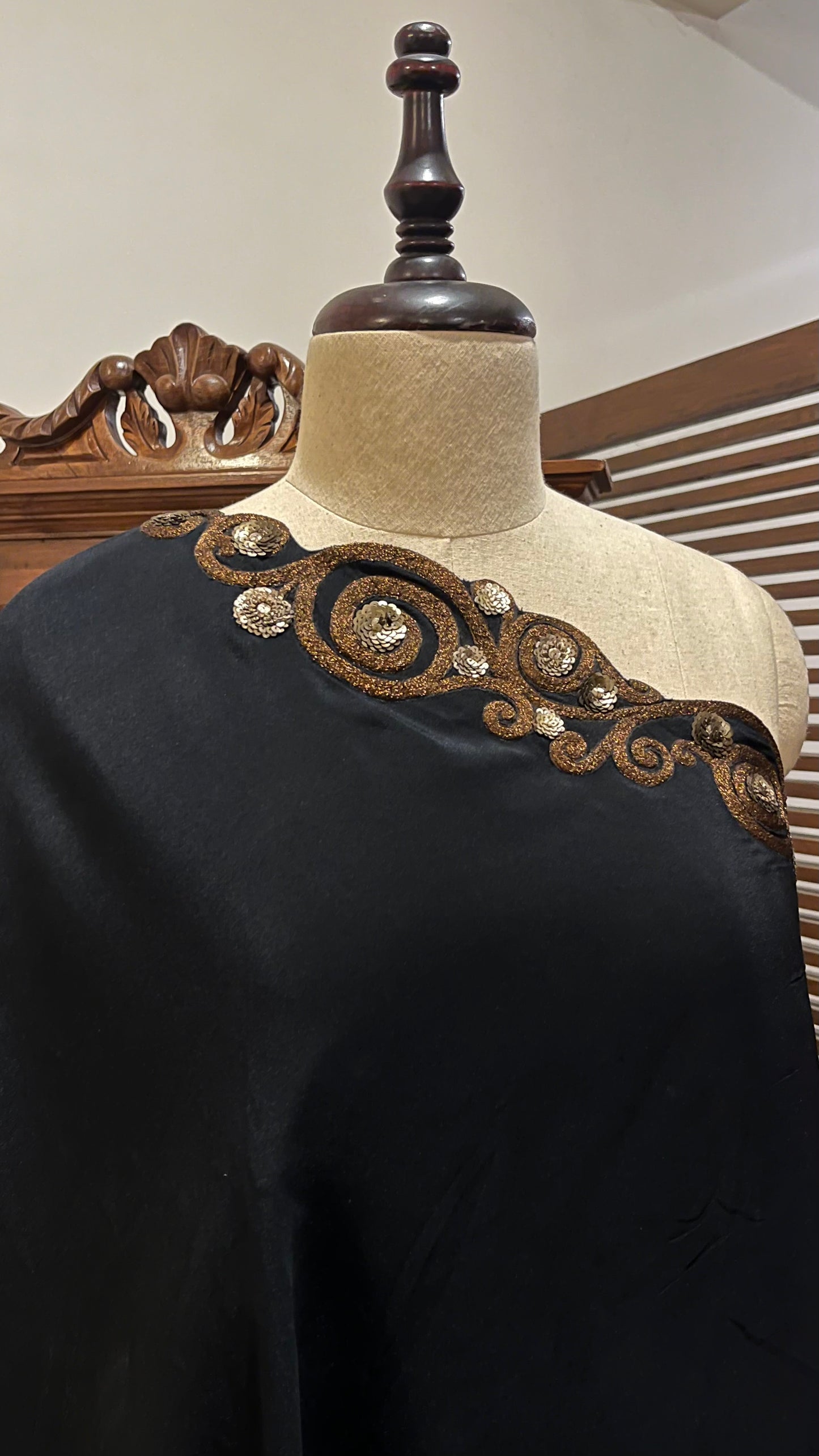 BLACK ONE SHOULDER CAPE