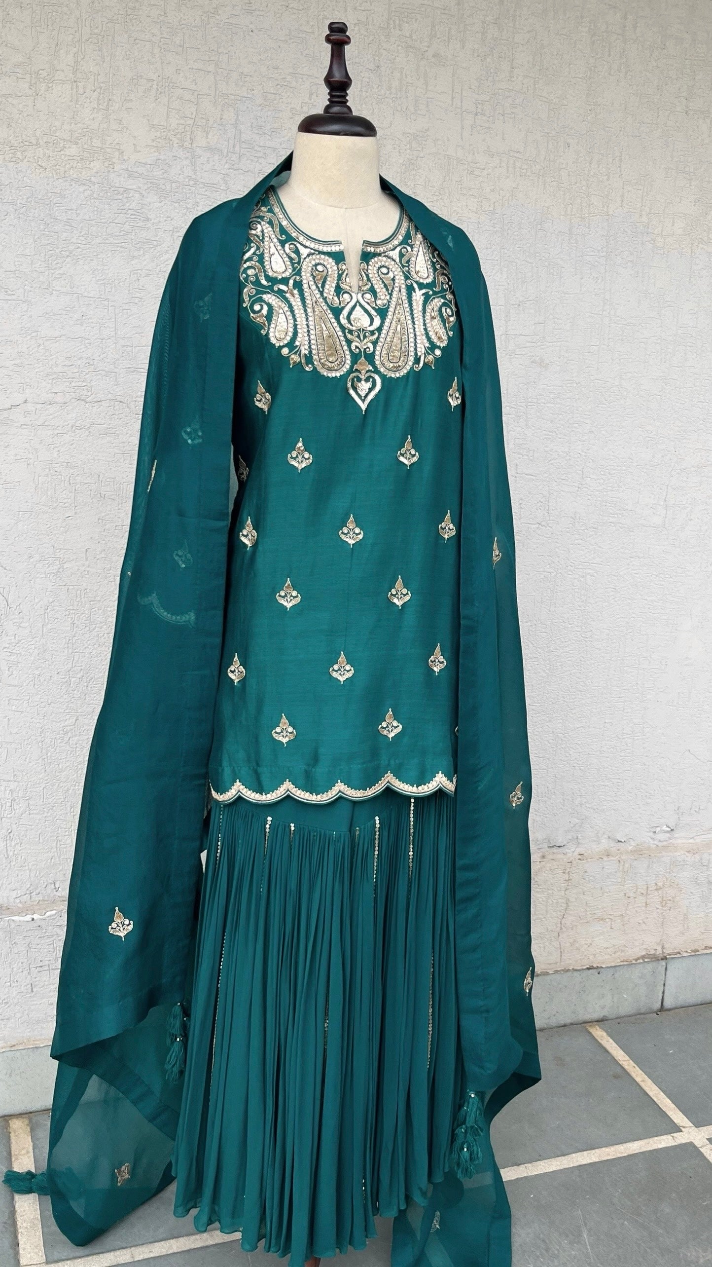 BOTTLE GREEN KURTA AND GHARARA SET